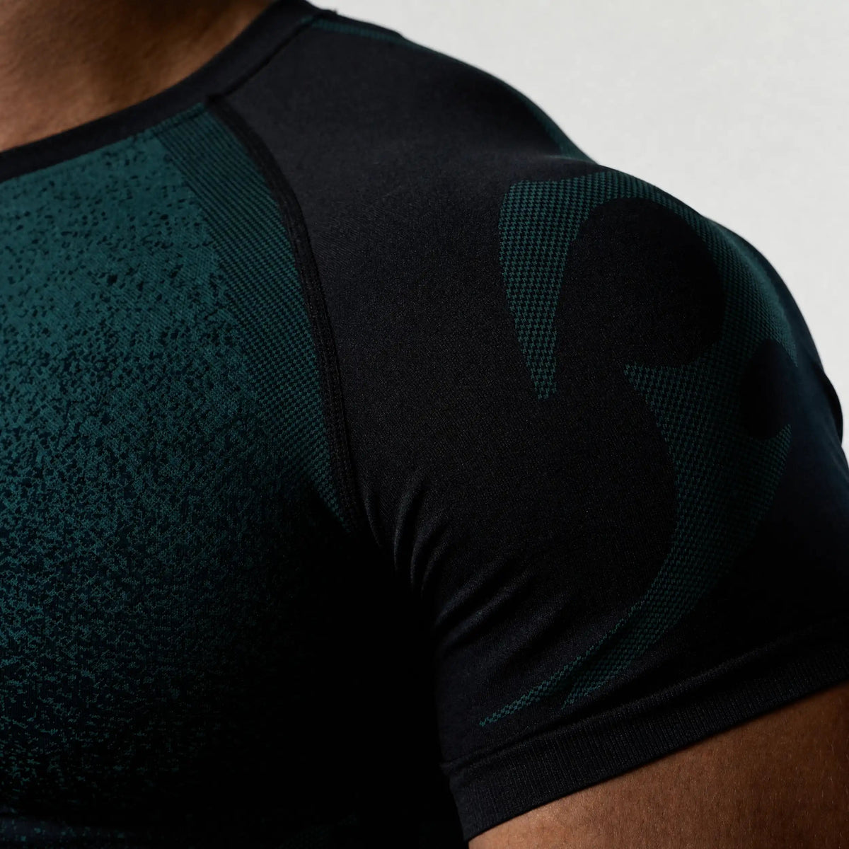 TRIBAL COMPRESSION GREEN SHORT SLEEVE T SHIRT ( Black )