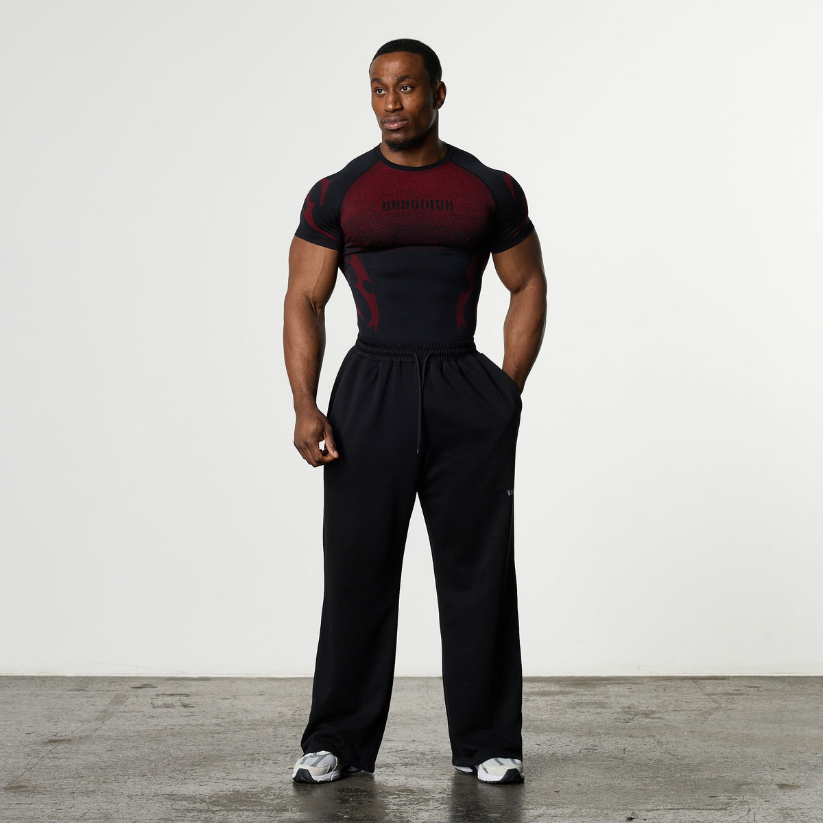 TRIBAL COMPRESSION BLACK AND RED SHORT SLEEVE T SHIRT