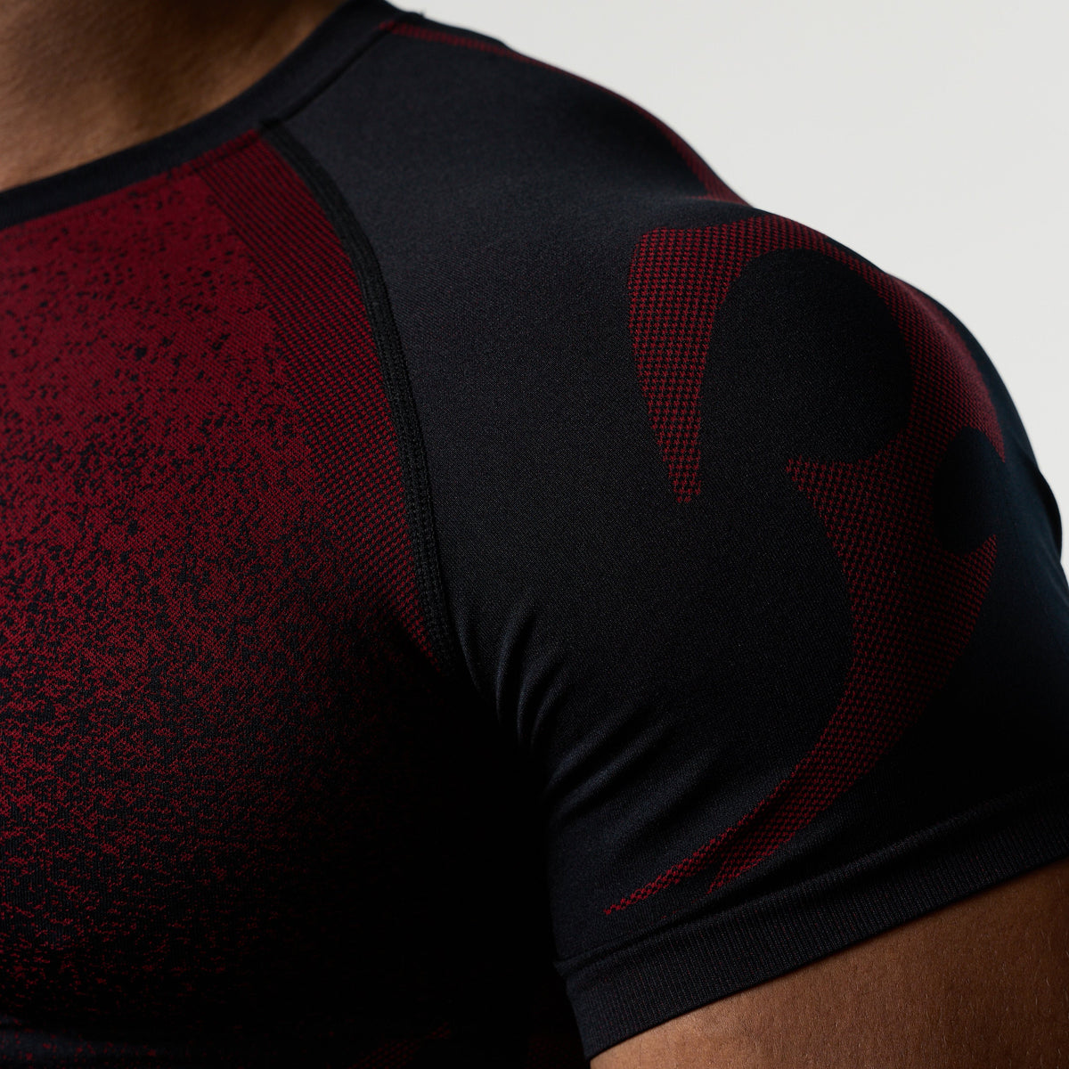 TRIBAL COMPRESSION BLACK AND RED SHORT SLEEVE T SHIRT